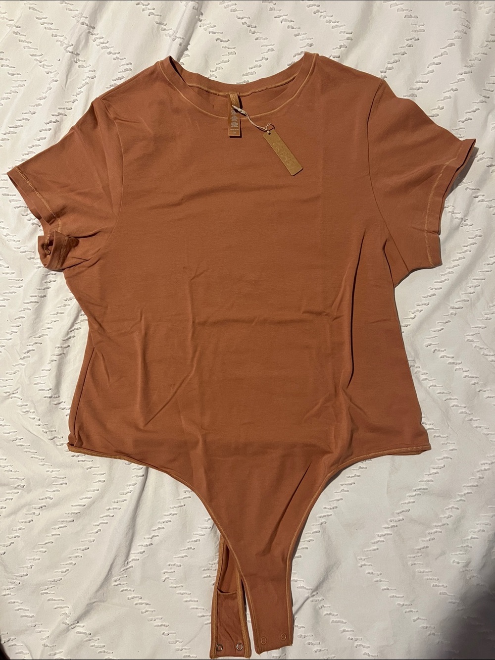 SKIMS Short Sleeve Bodysuit in Rust